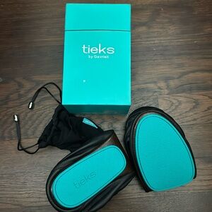 Tieks leather ballet flats—matte black size 10
